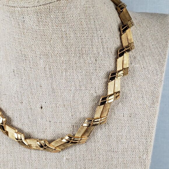 Vtg 1960s Crown Trifari Abstract Texture Brush Gold Plated 16" Choker Necklace - Picture 6 of 16